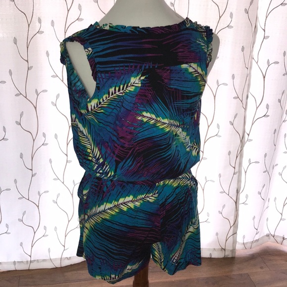 💜 Multicolored Sleeveless Romper with Pockets! - Picture 4 of 7